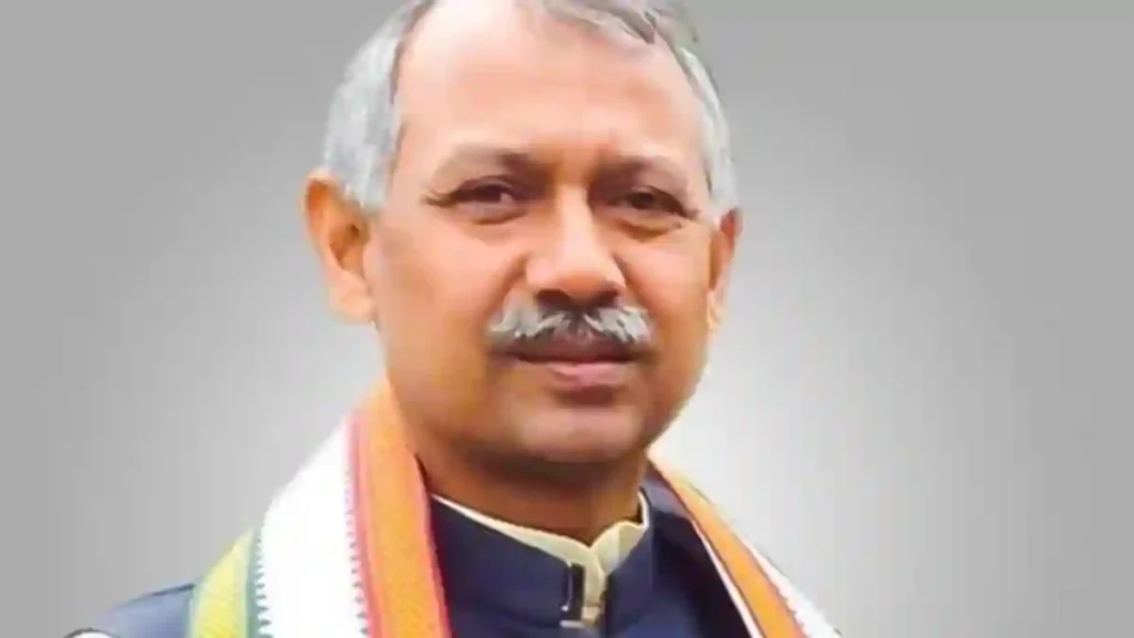 maharajganj mp janardan singh sigriwal was pelted with stones in saran bihar